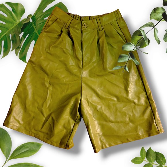 Avocado Green Vegan Leather Shorts w Pockets - sz Small - Picture 1 of 6